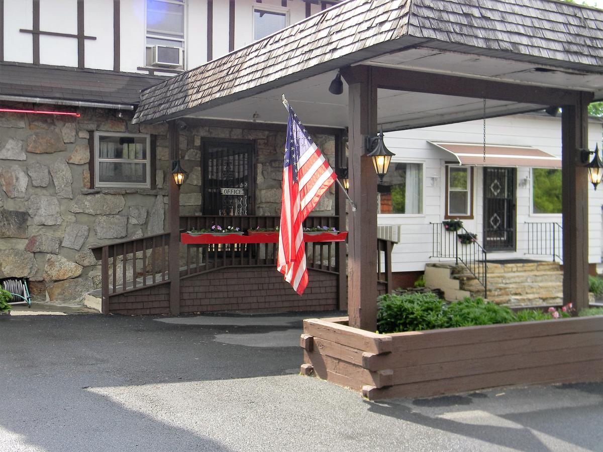 The Stone House Motel & Motor Lodge Ticonderoga Exterior photo